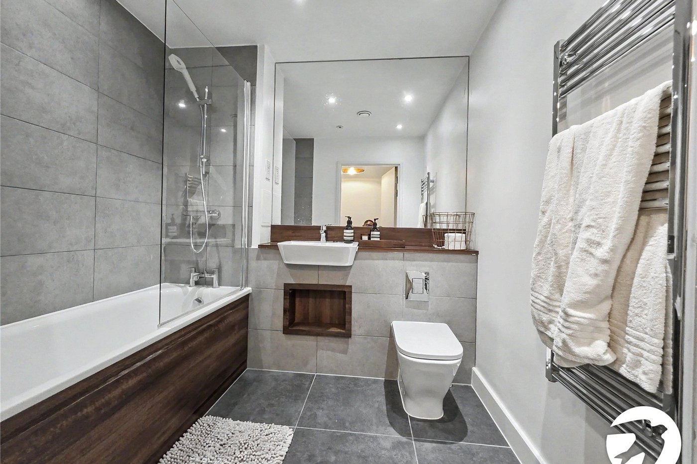 2 bedroom property to rent in London | Robinson Jackson