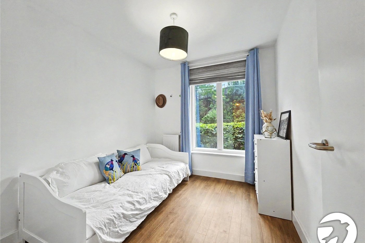 2 bedroom property to rent in London | Robinson Jackson