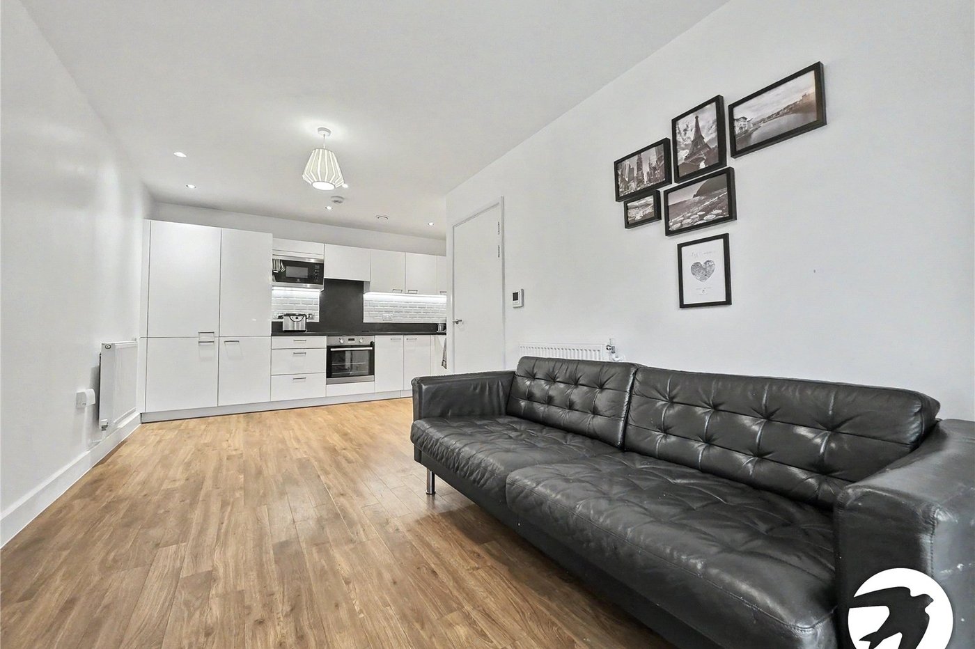 2 bedroom property to rent in London | Robinson Jackson