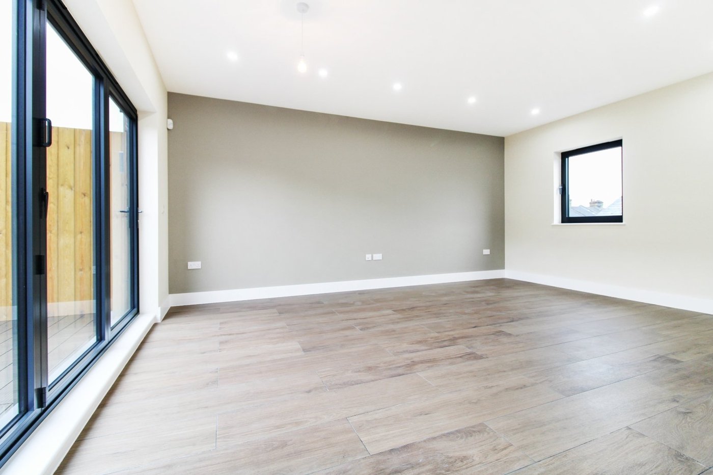 2 bedroom property to rent in Gravesend | Robinson Michael & Jackson