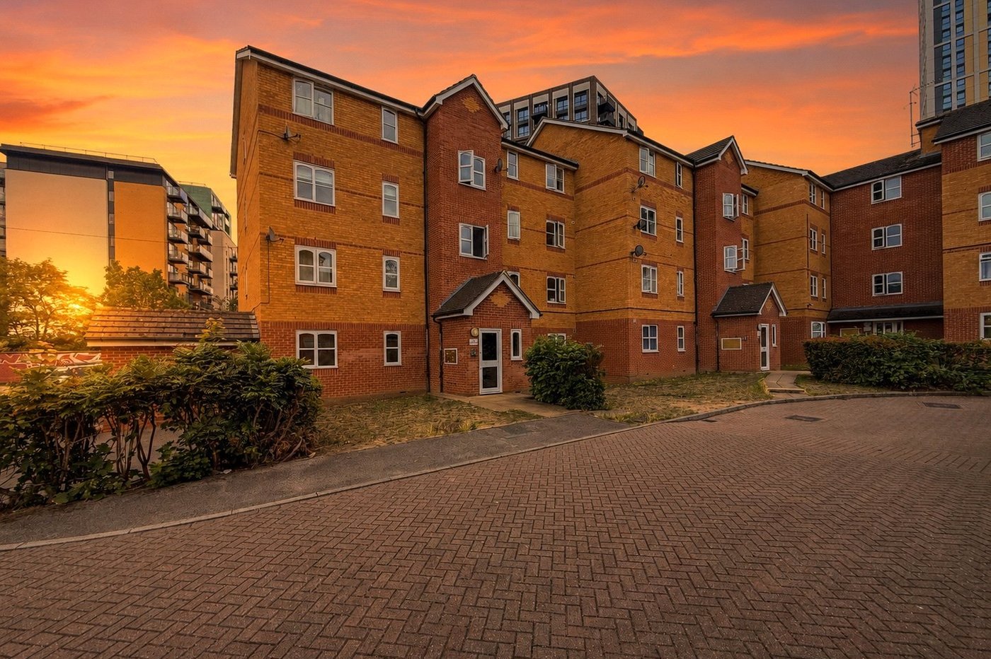 2 bedroom property to rent in London | Robinson Jackson