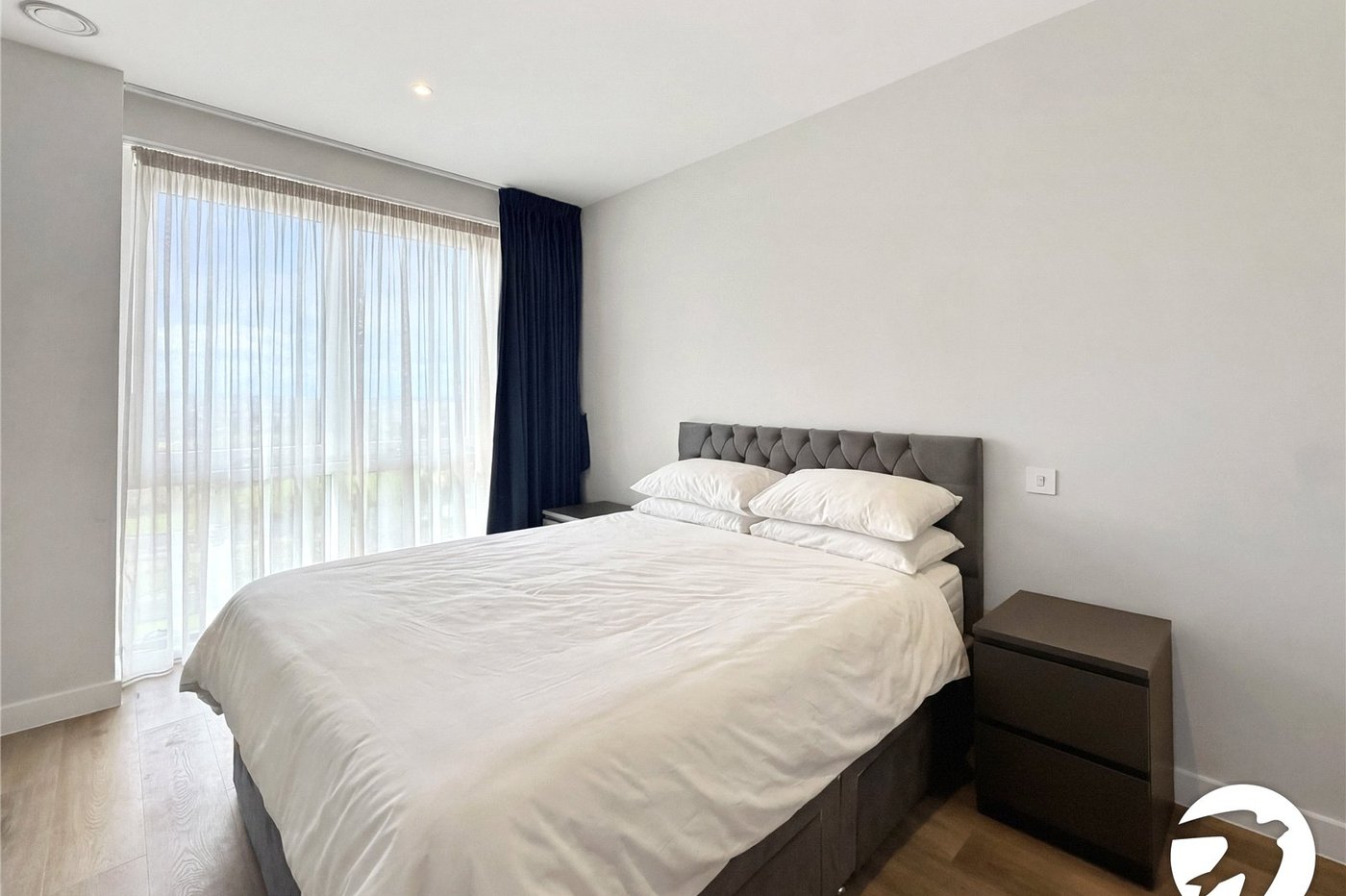 2 bedroom property to rent in London | Robinson Jackson