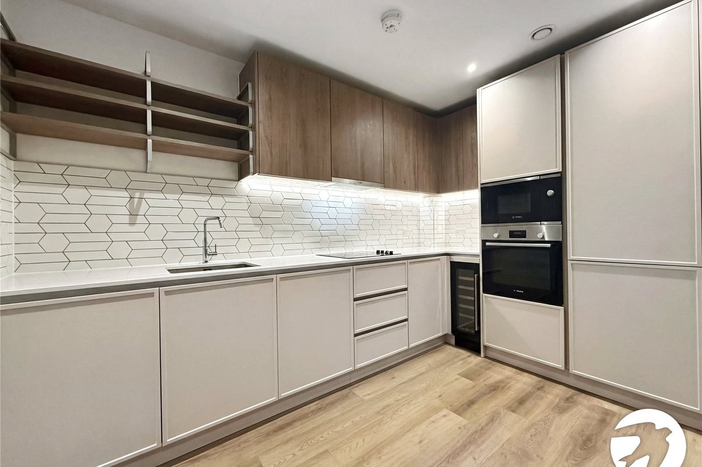 2 bedroom property to rent in London | Robinson Jackson