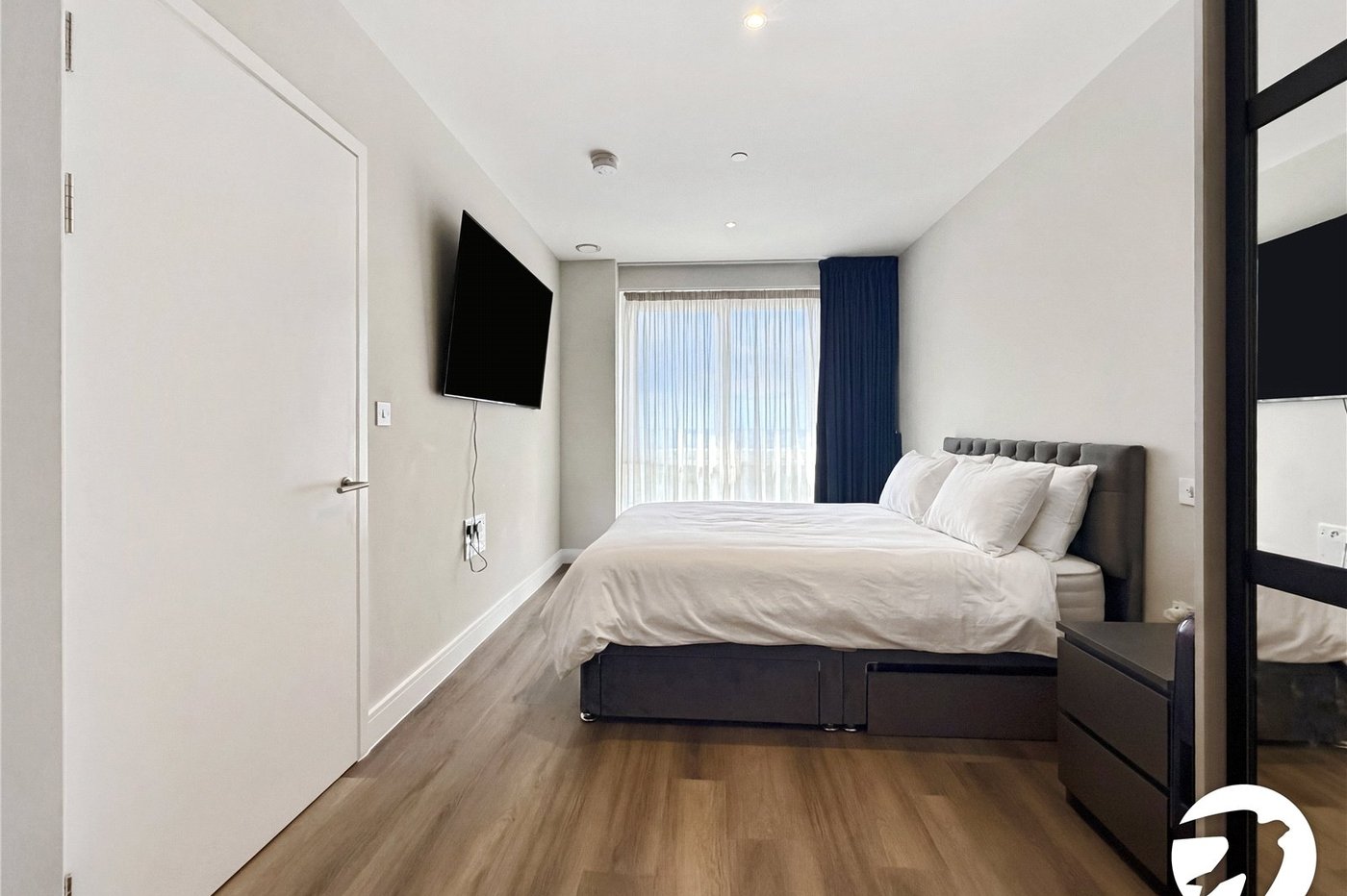 2 bedroom property to rent in London | Robinson Jackson