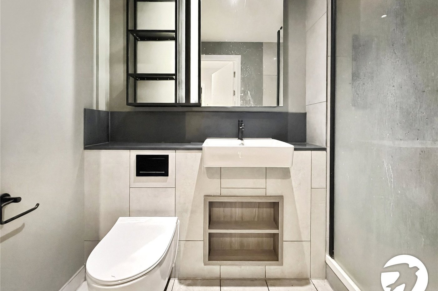 2 bedroom property to rent in London | Robinson Jackson