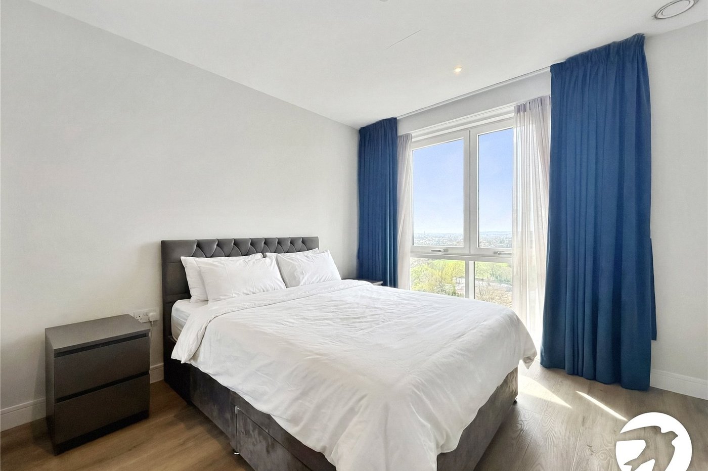 2 bedroom property to rent in London | Robinson Jackson