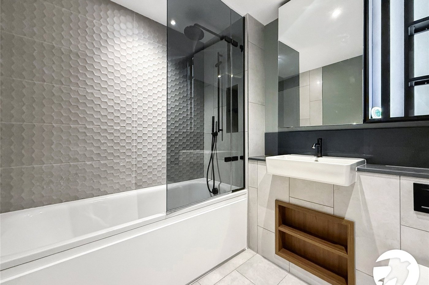 2 bedroom property to rent in London | Robinson Jackson
