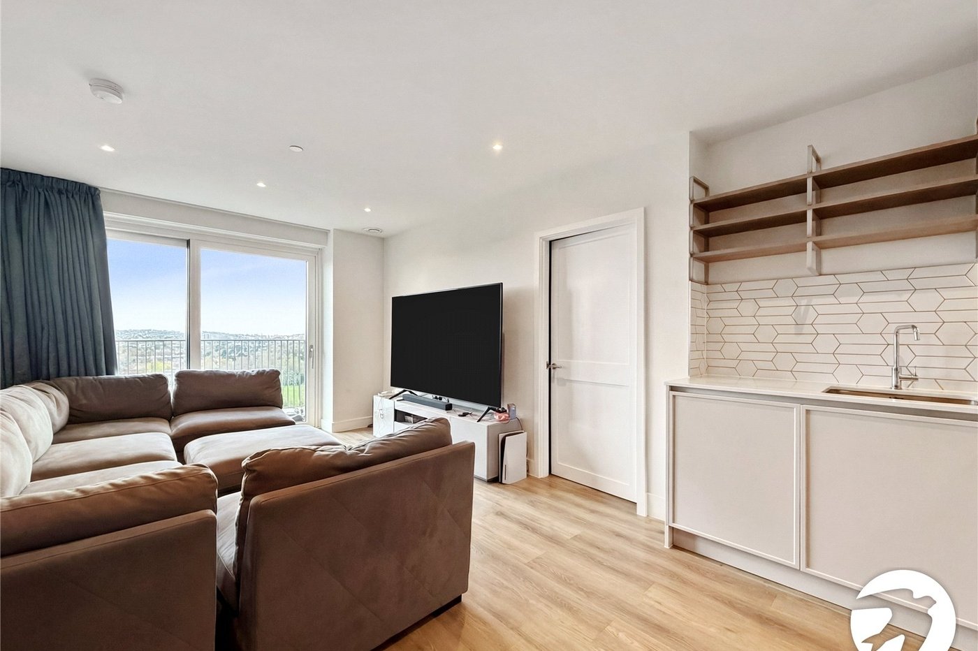 2 bedroom property to rent in London | Robinson Jackson