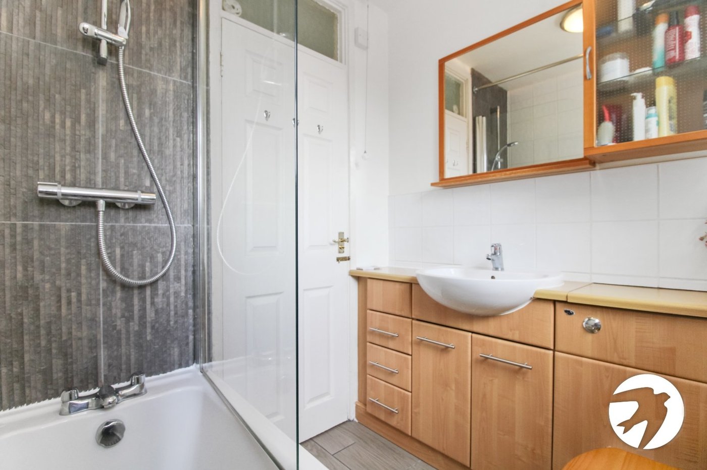 2 bedroom property to rent in London | Robinson Jackson