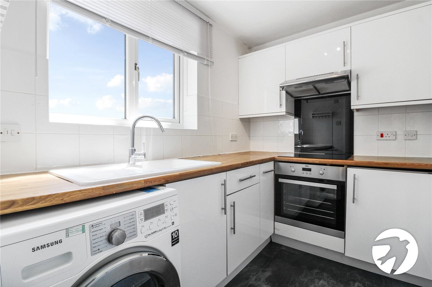 2 bedroom property to rent in Grove Park | Robinson Jackson