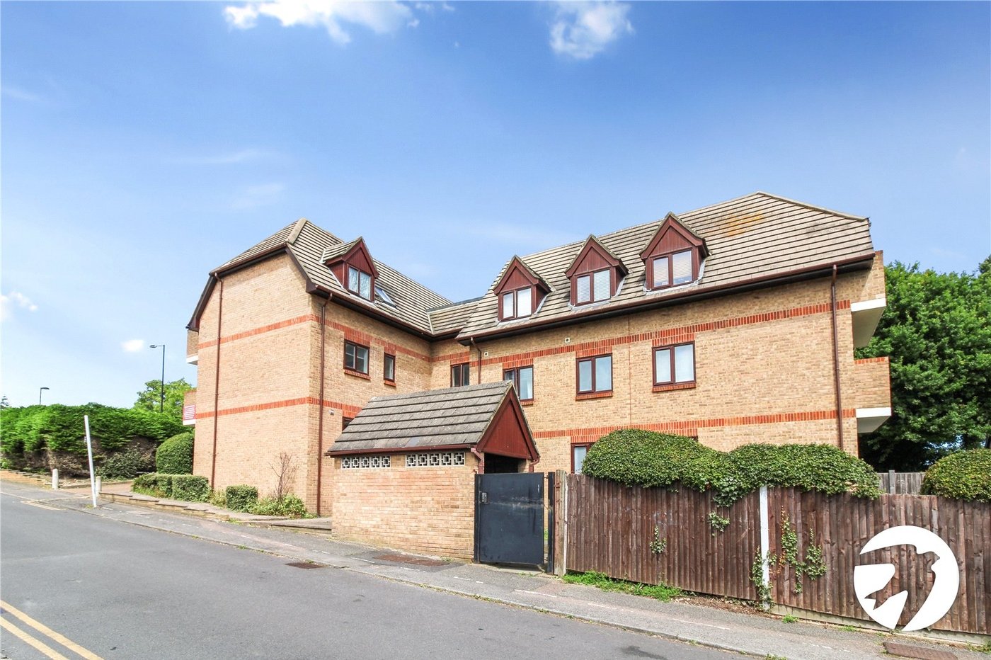 2 bedroom property to rent in Grove Park | Robinson Jackson