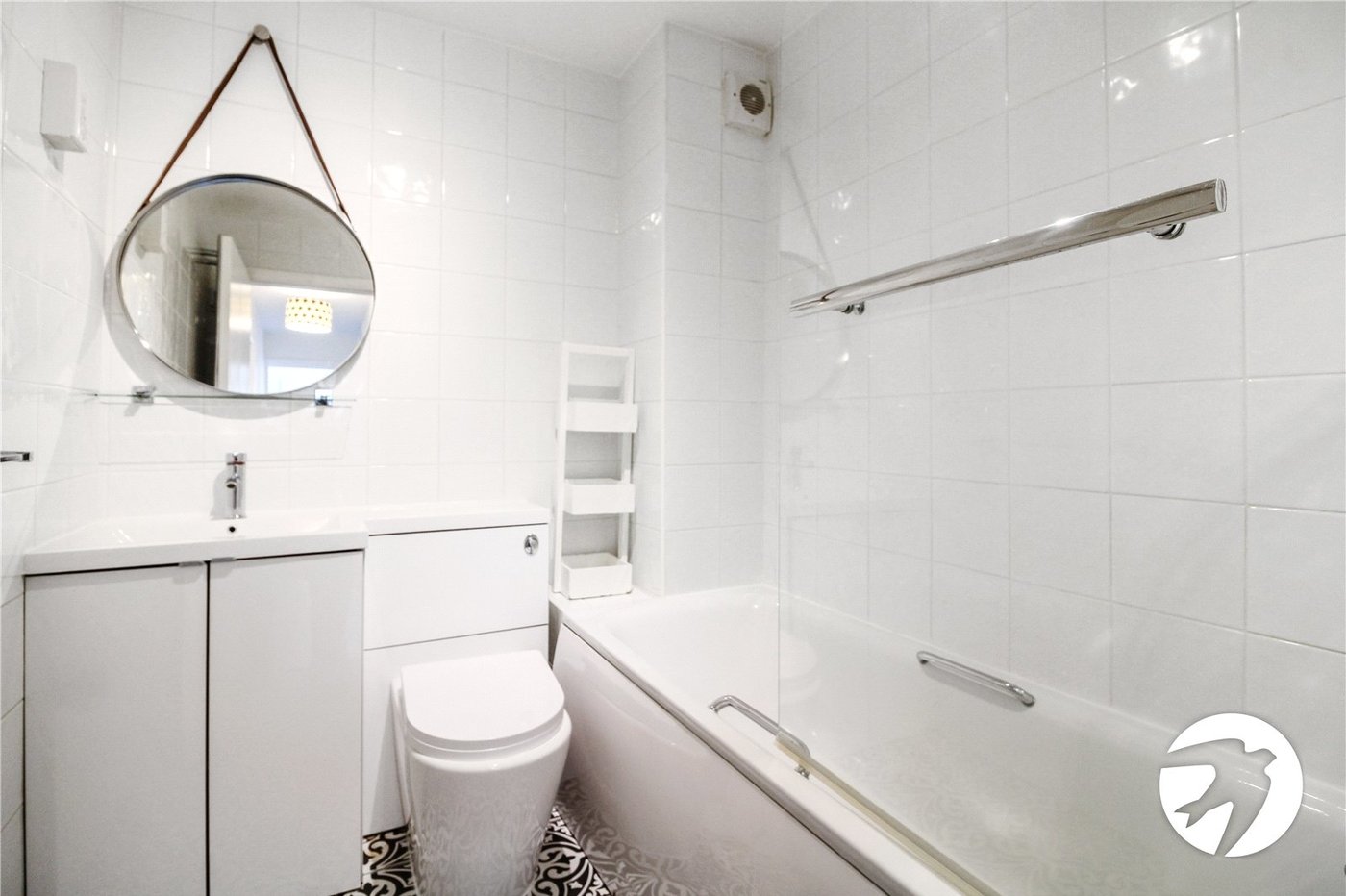 2 bedroom property to rent in Grove Park | Robinson Jackson