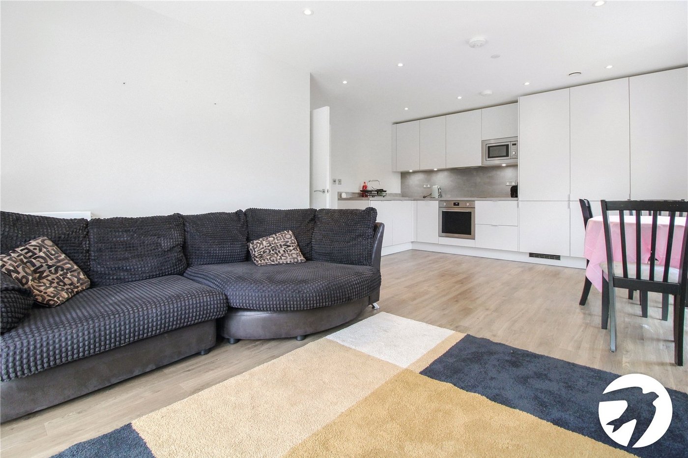 2 bedroom property to rent in Greenhithe | Robinson Michael & Jackson