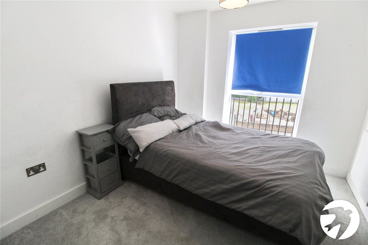 2 bedroom property to rent in Greenhithe | Robinson Michael & Jackson