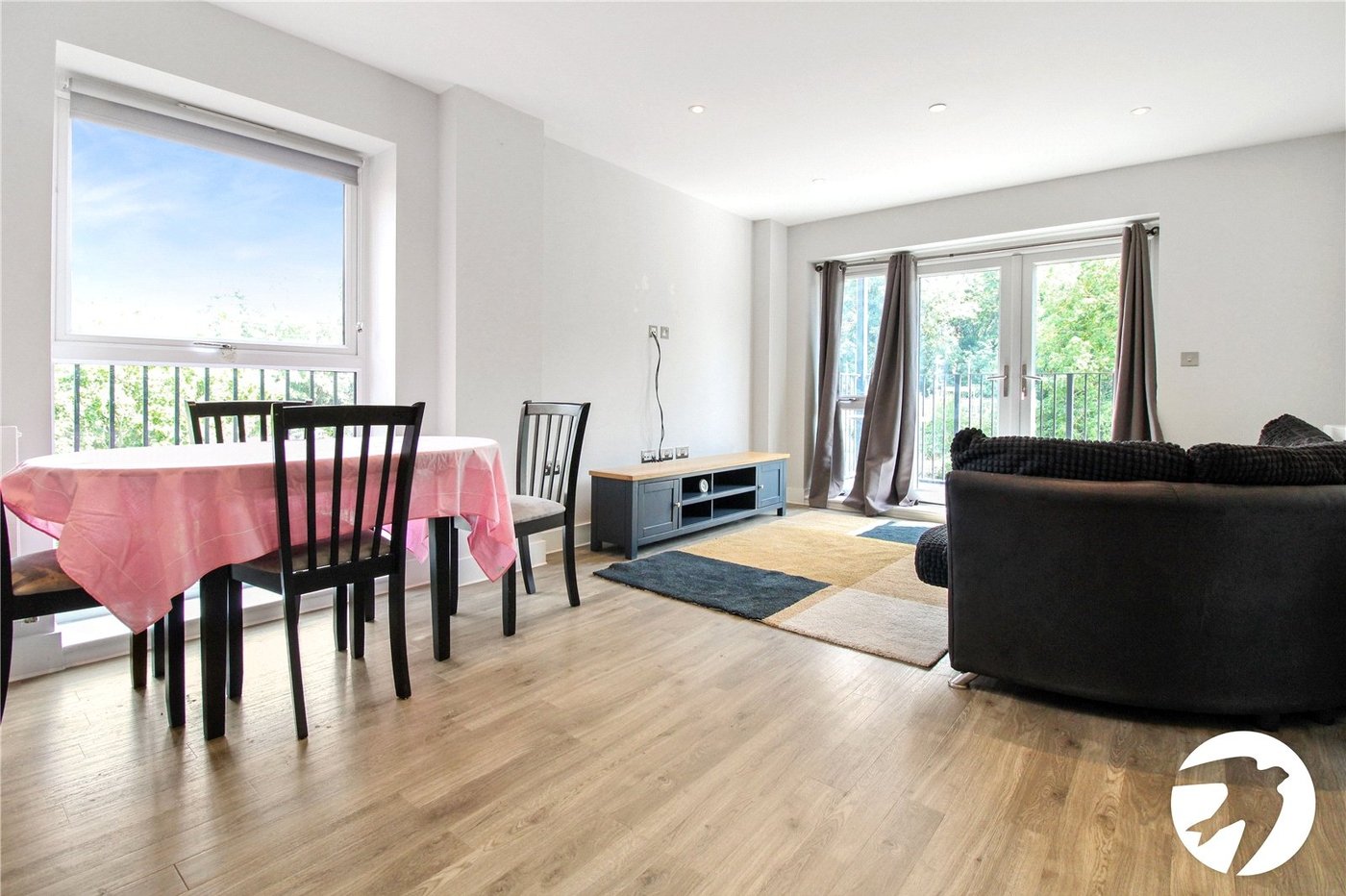 2 bedroom property to rent in Greenhithe | Robinson Michael & Jackson
