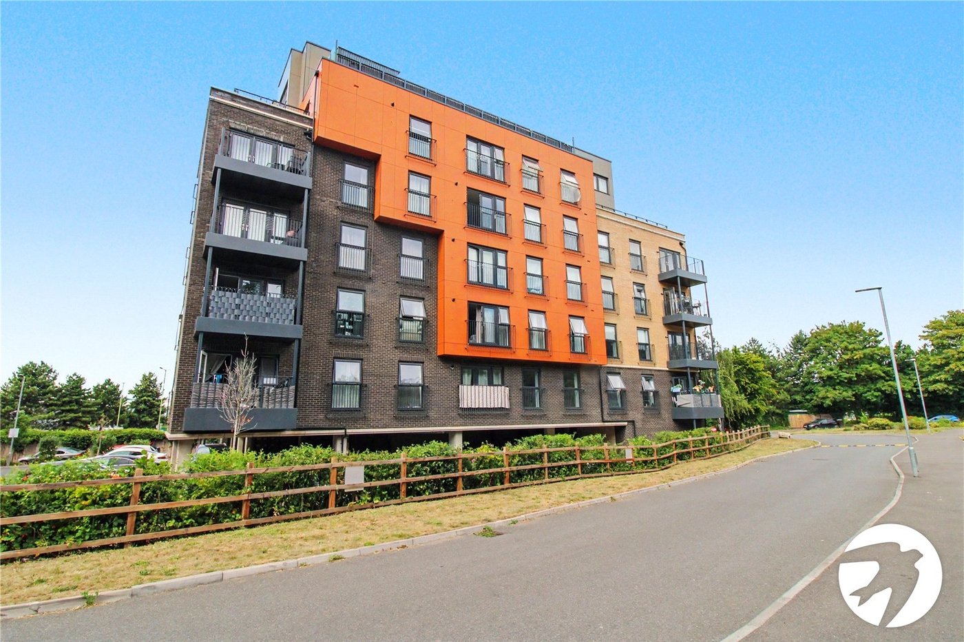 2 bedroom property to rent in Greenhithe | Robinson Michael & Jackson