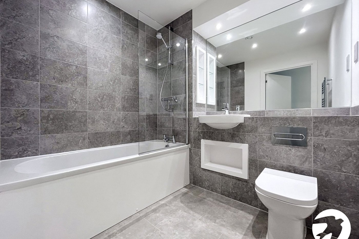 2 bedroom property to rent in Kings Hill | Robinson Michael & Jackson