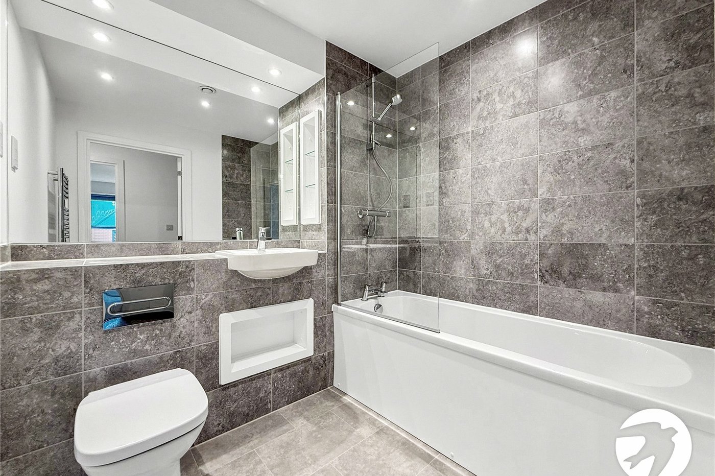 2 bedroom property to rent in Kings Hill | Robinson Michael & Jackson