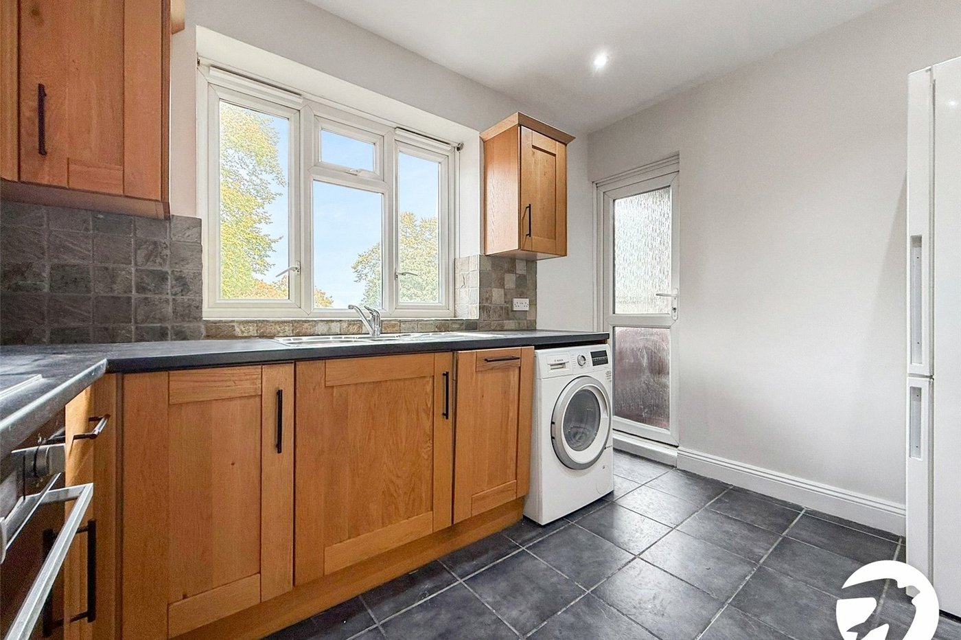 2 bedroom property to rent in London | Robinson Jackson