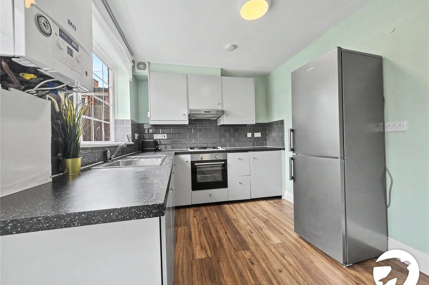 3 bedroom house to rent in London | Robinson Jackson