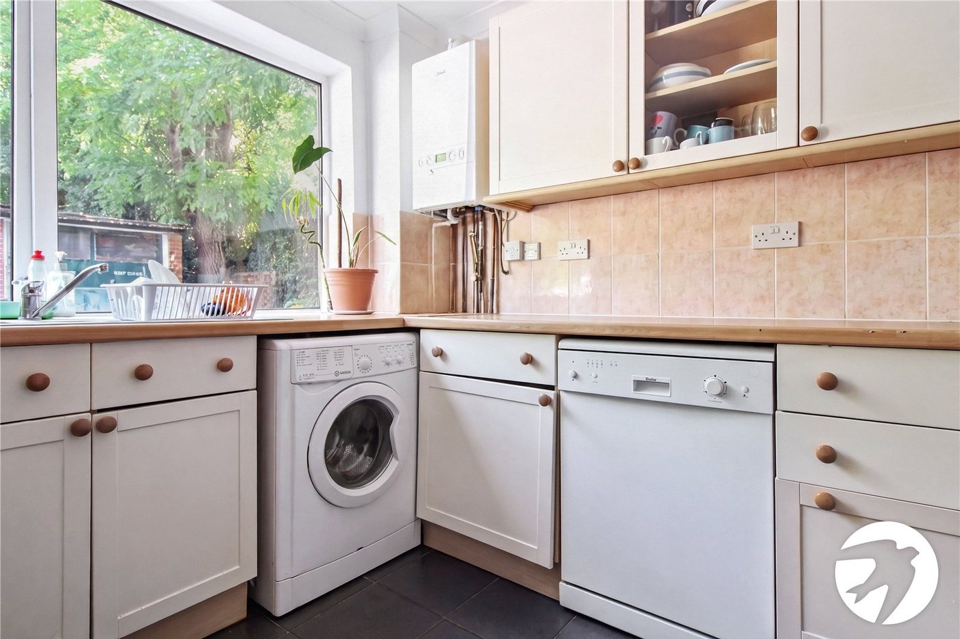 2 bedroom property to rent in Greenhithe | Robinson Michael & Jackson