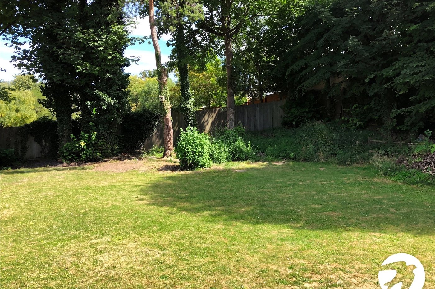 2 bedroom property to rent in Greenhithe | Robinson Michael & Jackson