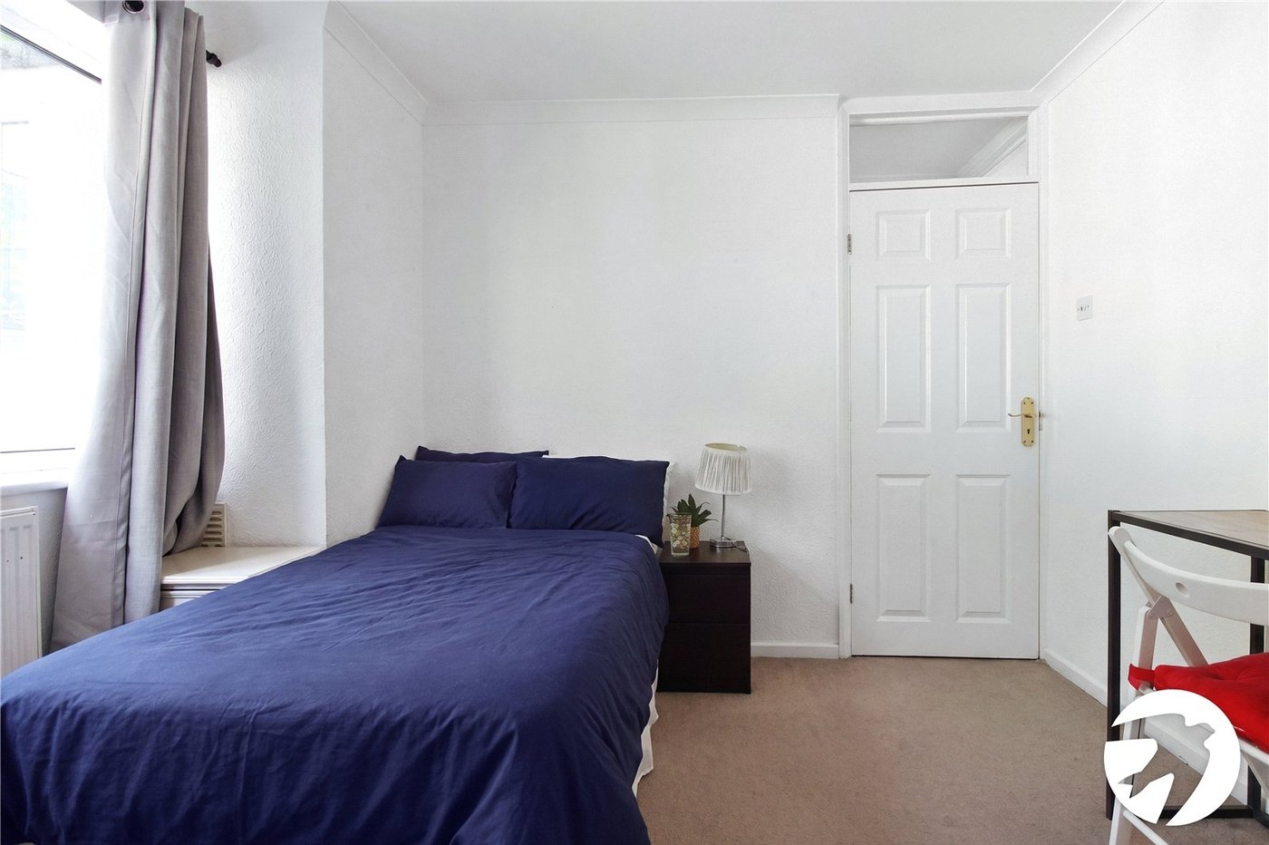 2 bedroom property to rent in Greenhithe | Robinson Michael & Jackson