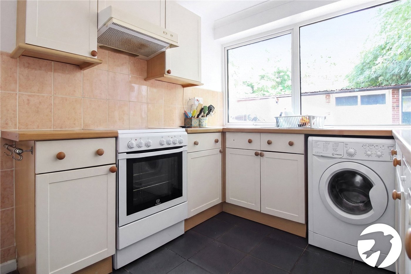 2 bedroom property to rent in Greenhithe | Robinson Michael & Jackson
