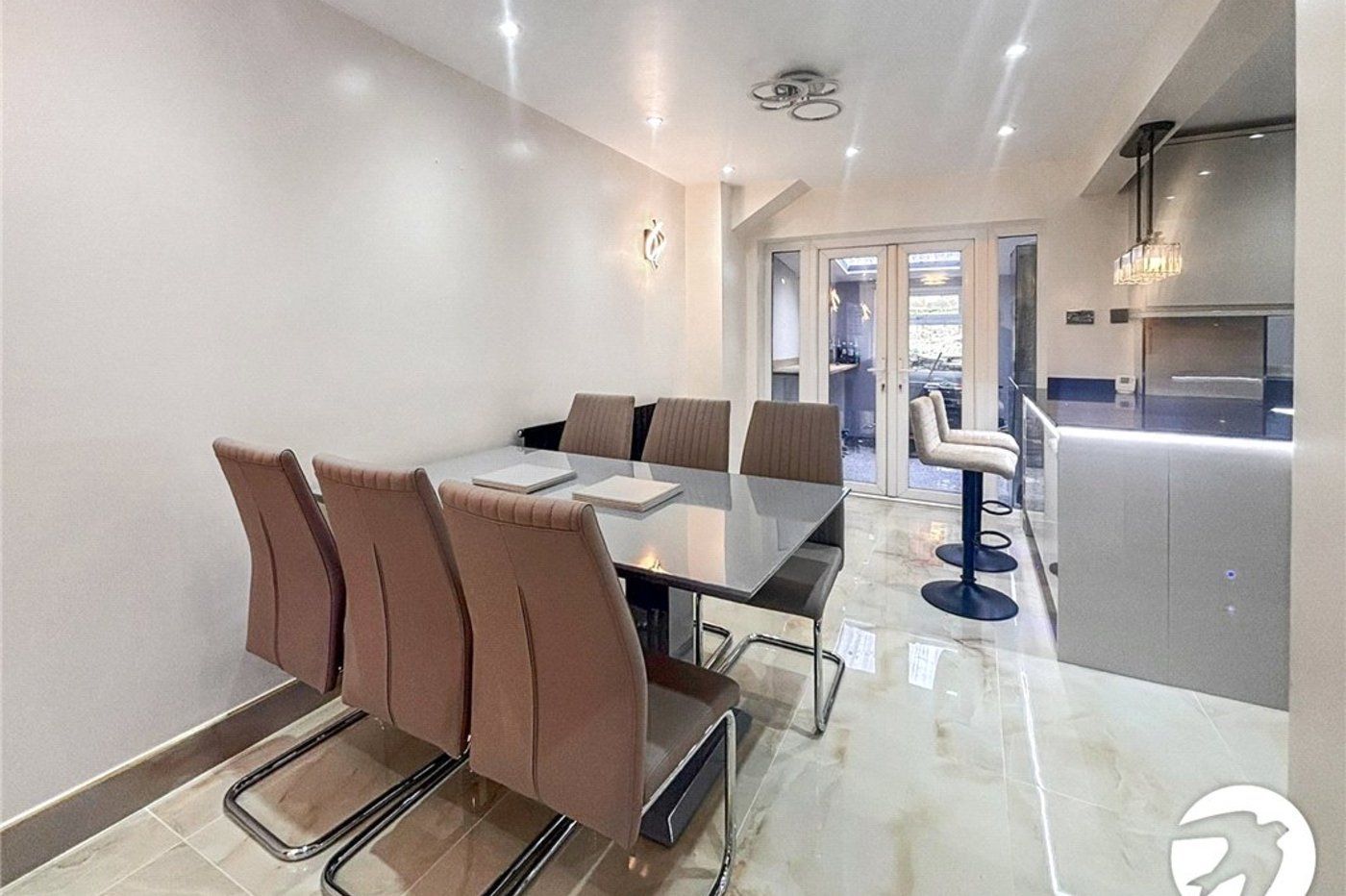 5 bedroom house to rent in Bromley | Robinson Jackson