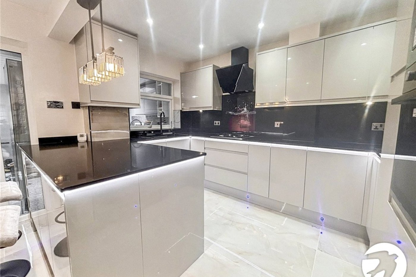 5 bedroom house to rent in Bromley | Robinson Jackson