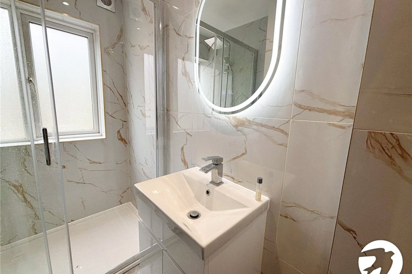 5 bedroom house to rent in Bromley | Robinson Jackson