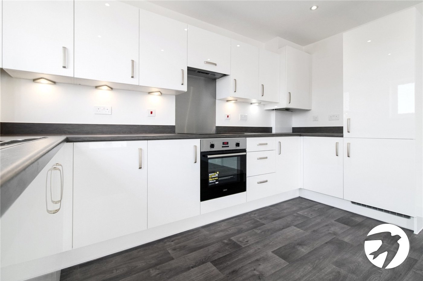 2 bedroom property to rent in Castle Hill | Robinson Michael & Jackson