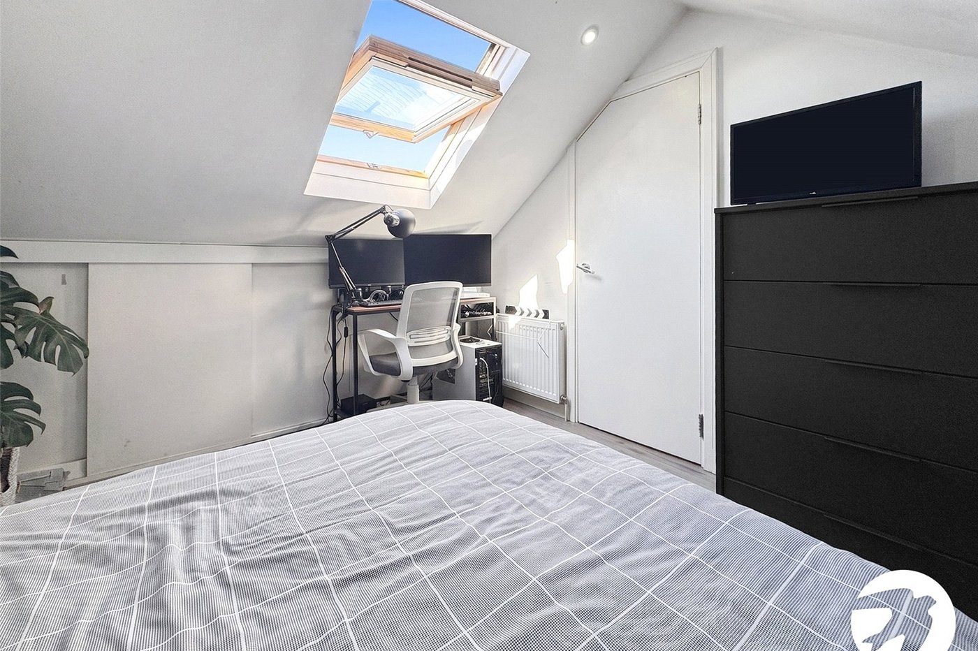 2 bedroom property to rent in London | Robinson Jackson
