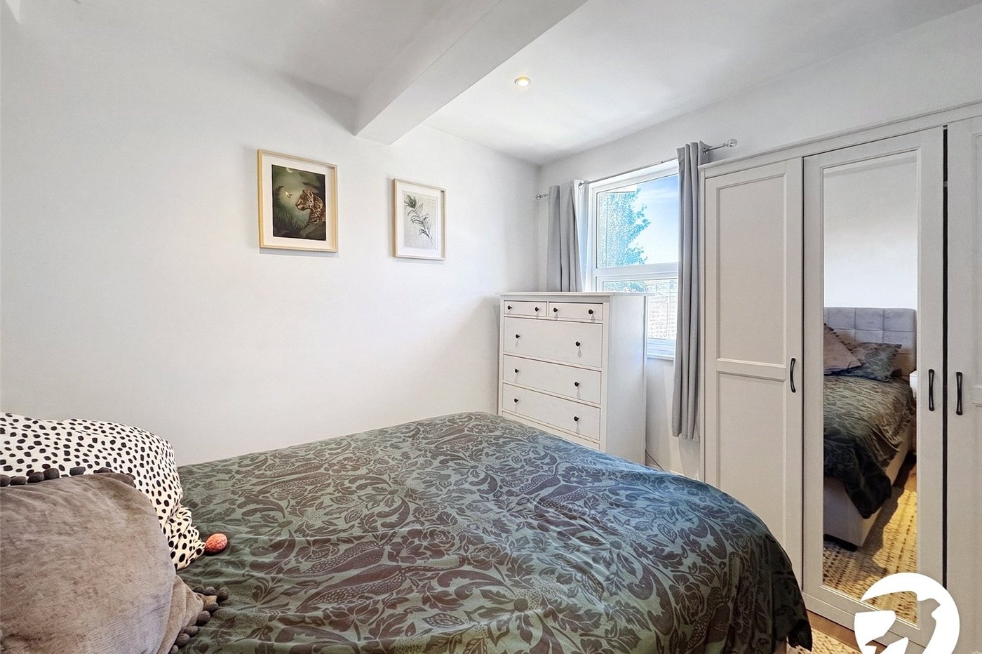 2 bedroom property to rent in London | Robinson Jackson