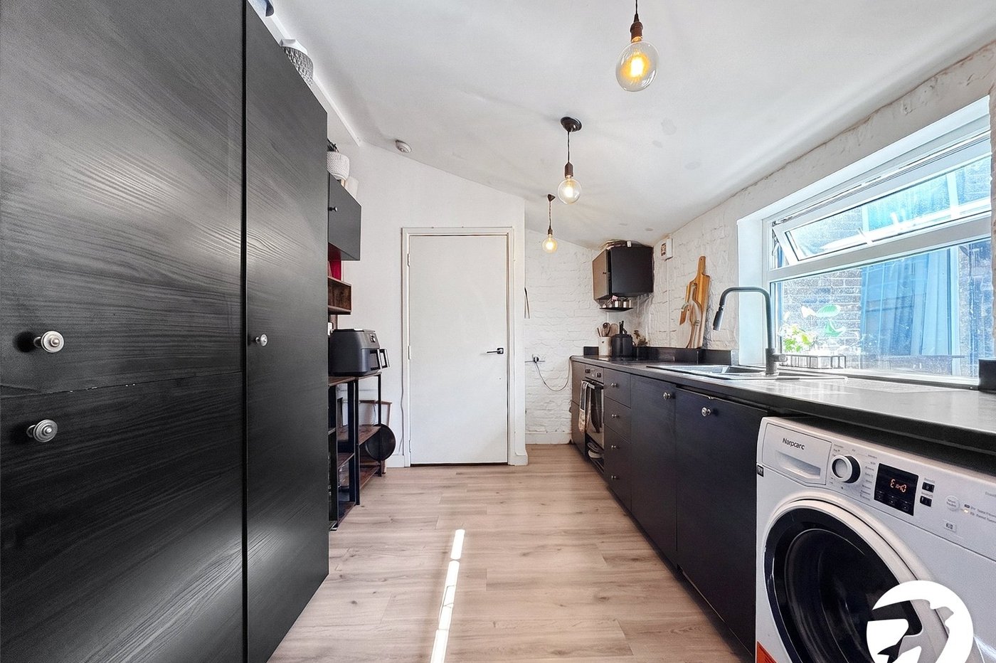 2 bedroom property to rent in London | Robinson Jackson