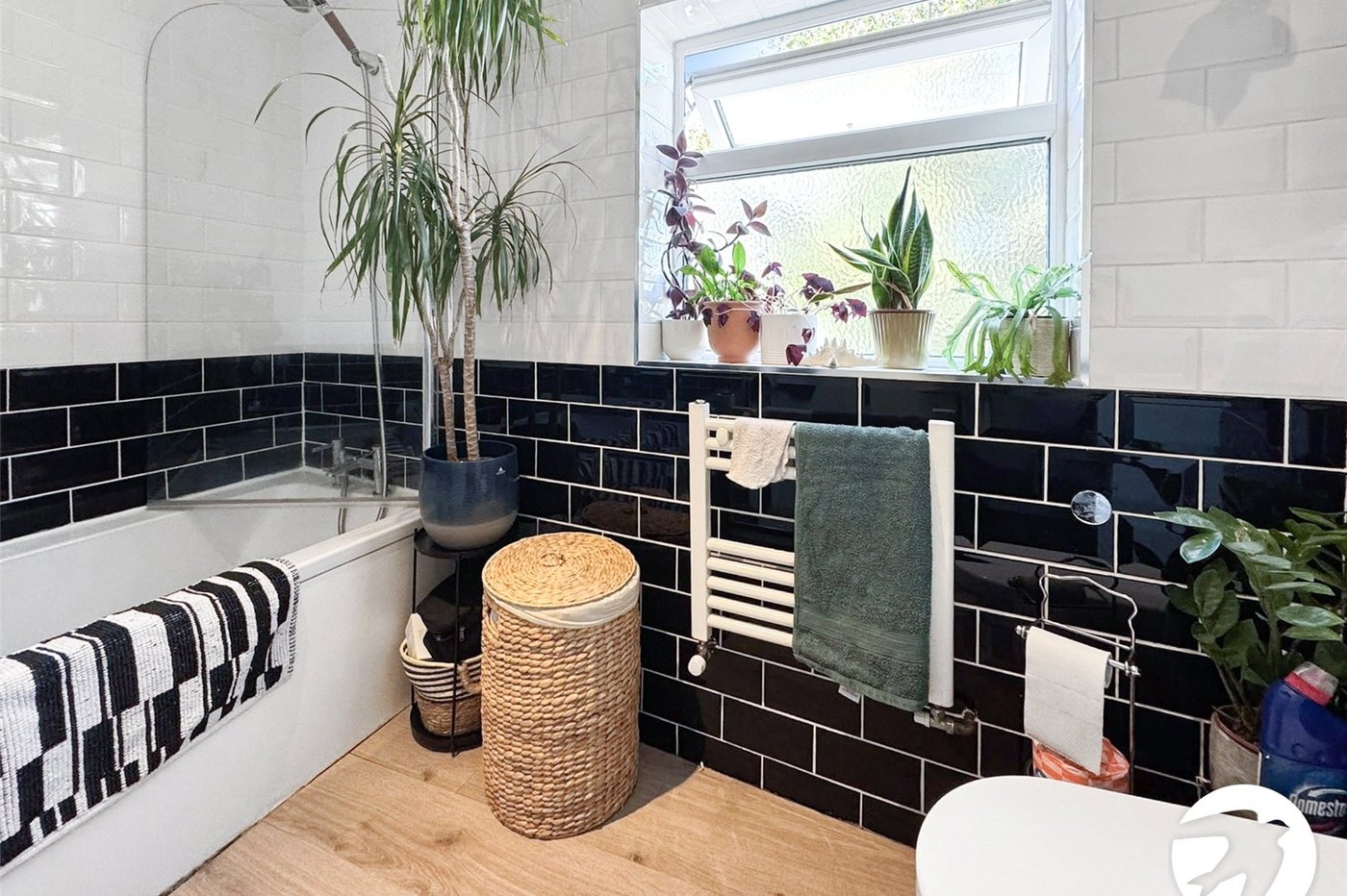 2 bedroom property to rent in London | Robinson Jackson