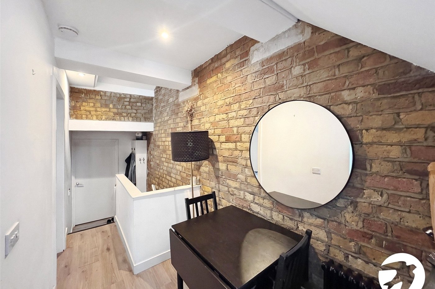 2 bedroom property to rent in London | Robinson Jackson