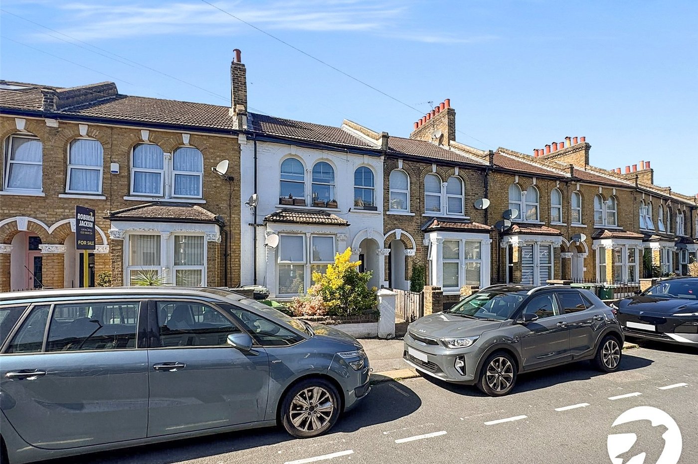 2 bedroom property to rent in London | Robinson Jackson