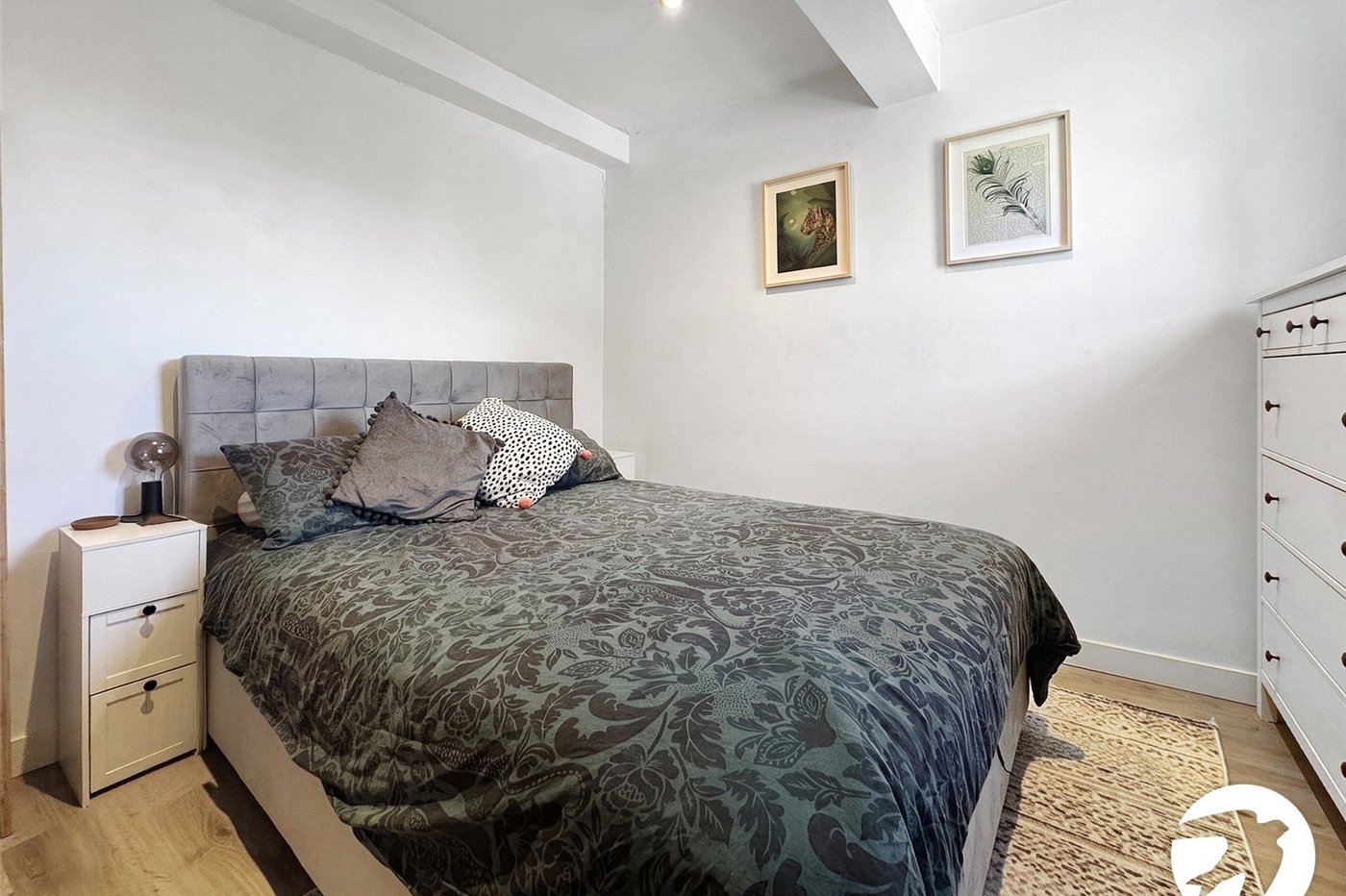 2 bedroom property to rent in London | Robinson Jackson