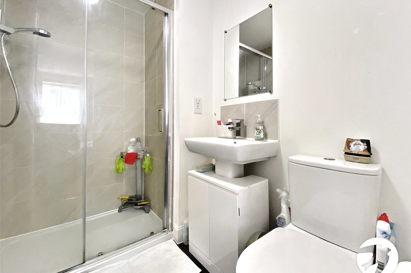 4 bedroom house to rent in Dartford | Robinson Jackson