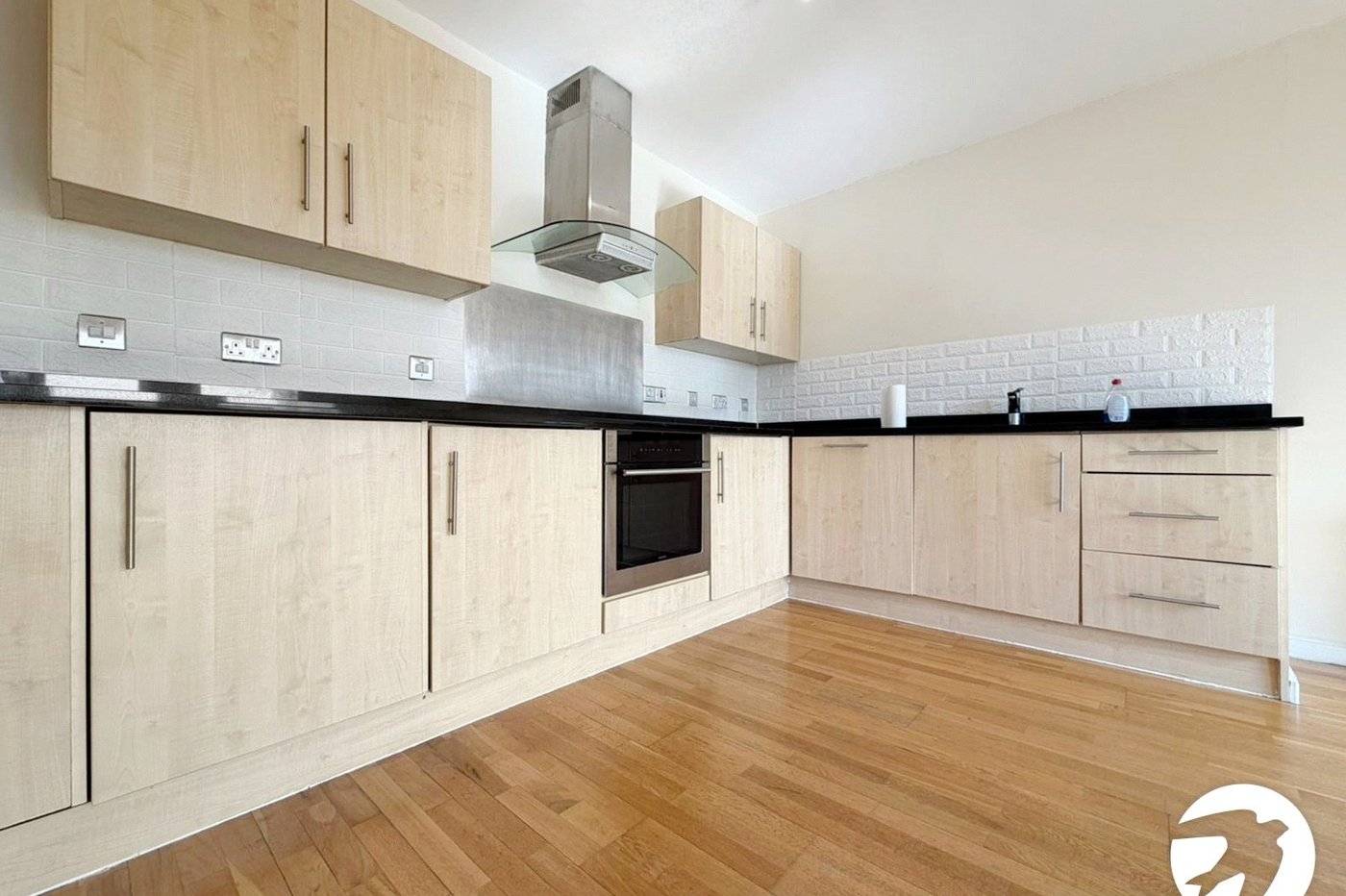 2 bedroom property to rent in London | 