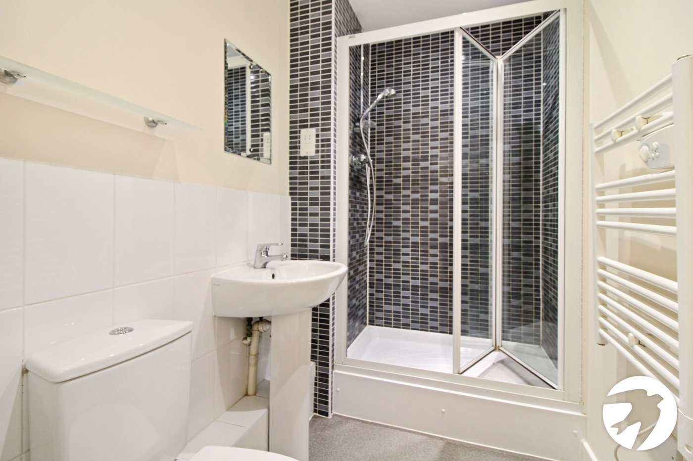 2 bedroom property to rent in Greenhithe | Robinson Michael & Jackson