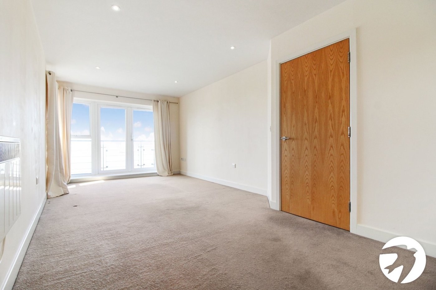 2 bedroom property to rent in Greenhithe | Robinson Michael & Jackson