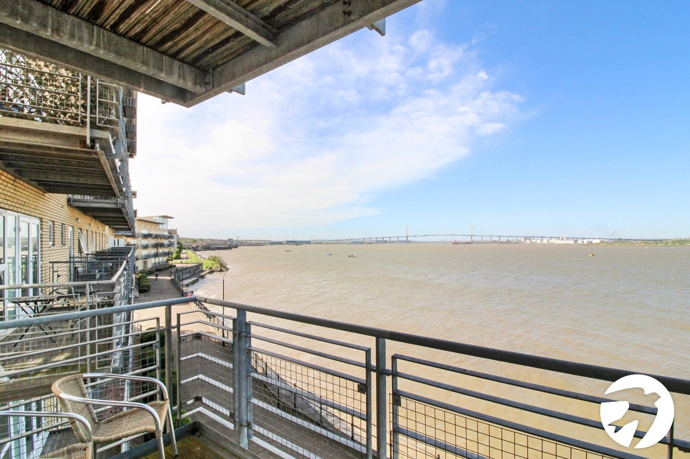 2 bedroom property to rent in Greenhithe | Robinson Michael & Jackson