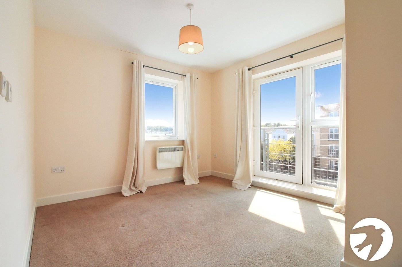 2 bedroom property to rent in Greenhithe | Robinson Michael & Jackson