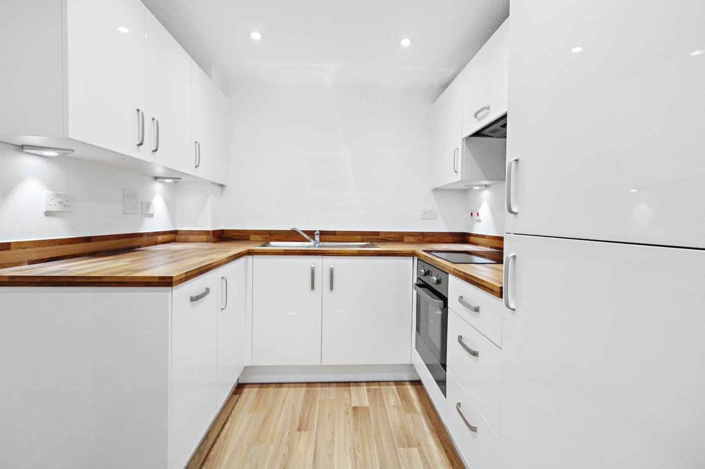 1 bedroom property to rent in Castle Hill | Robinson Michael & Jackson