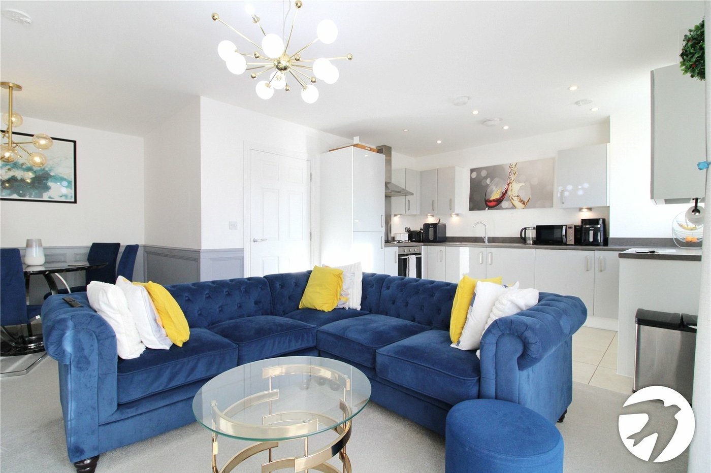 2 bedroom property to rent in Castle Hill | Robinson Michael & Jackson