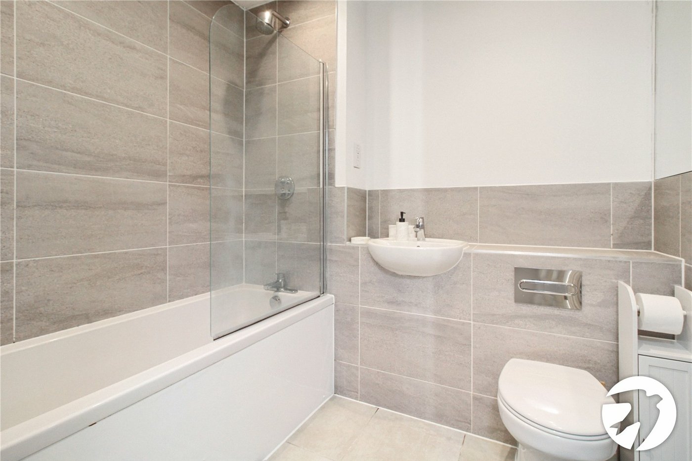 2 bedroom property to rent in Castle Hill | Robinson Michael & Jackson