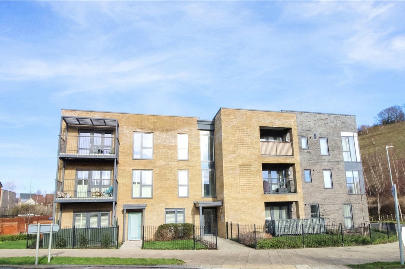 2 bedroom property to rent in Castle Hill | Robinson Michael & Jackson