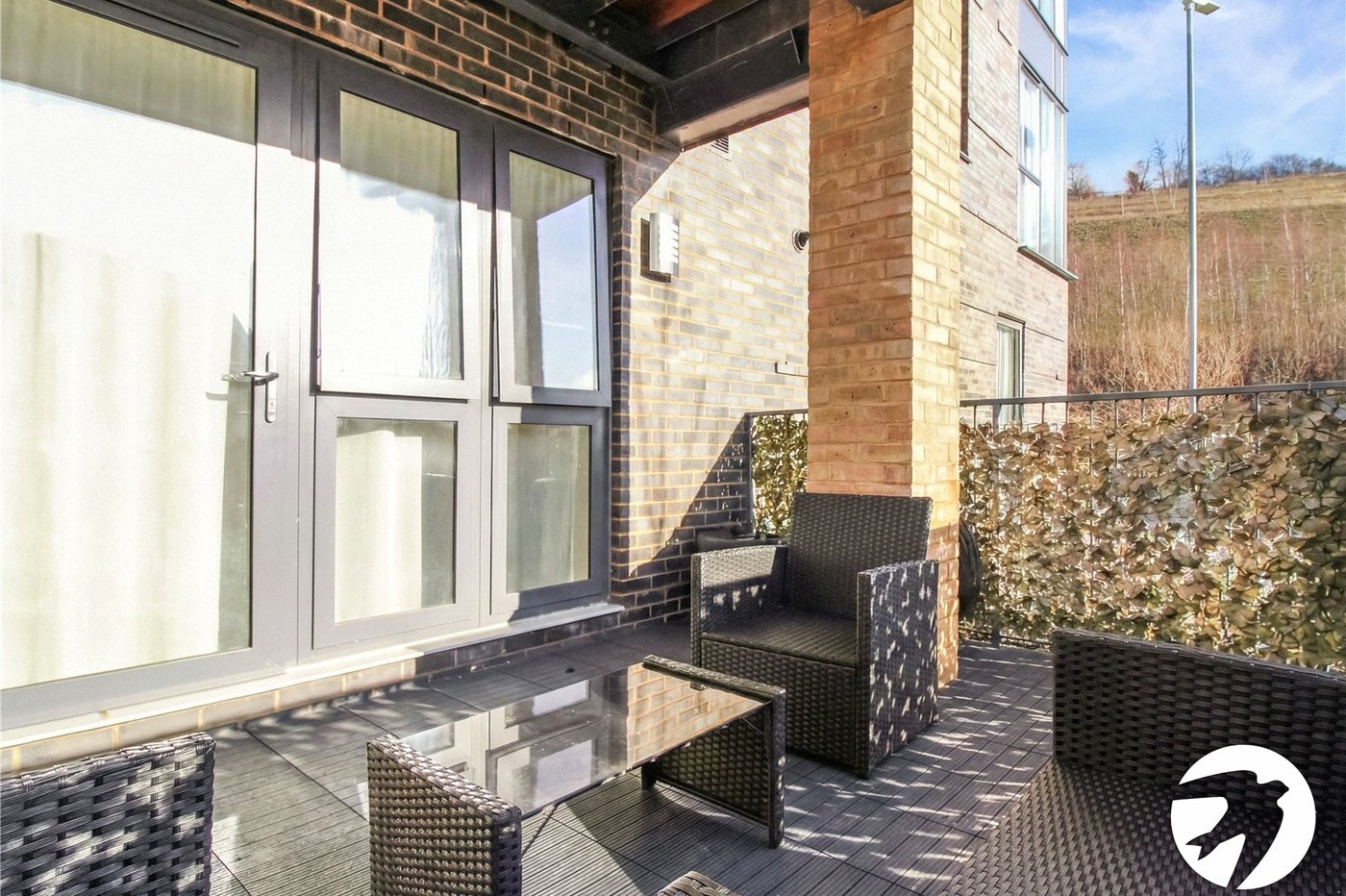 2 bedroom property to rent in Castle Hill | Robinson Michael & Jackson